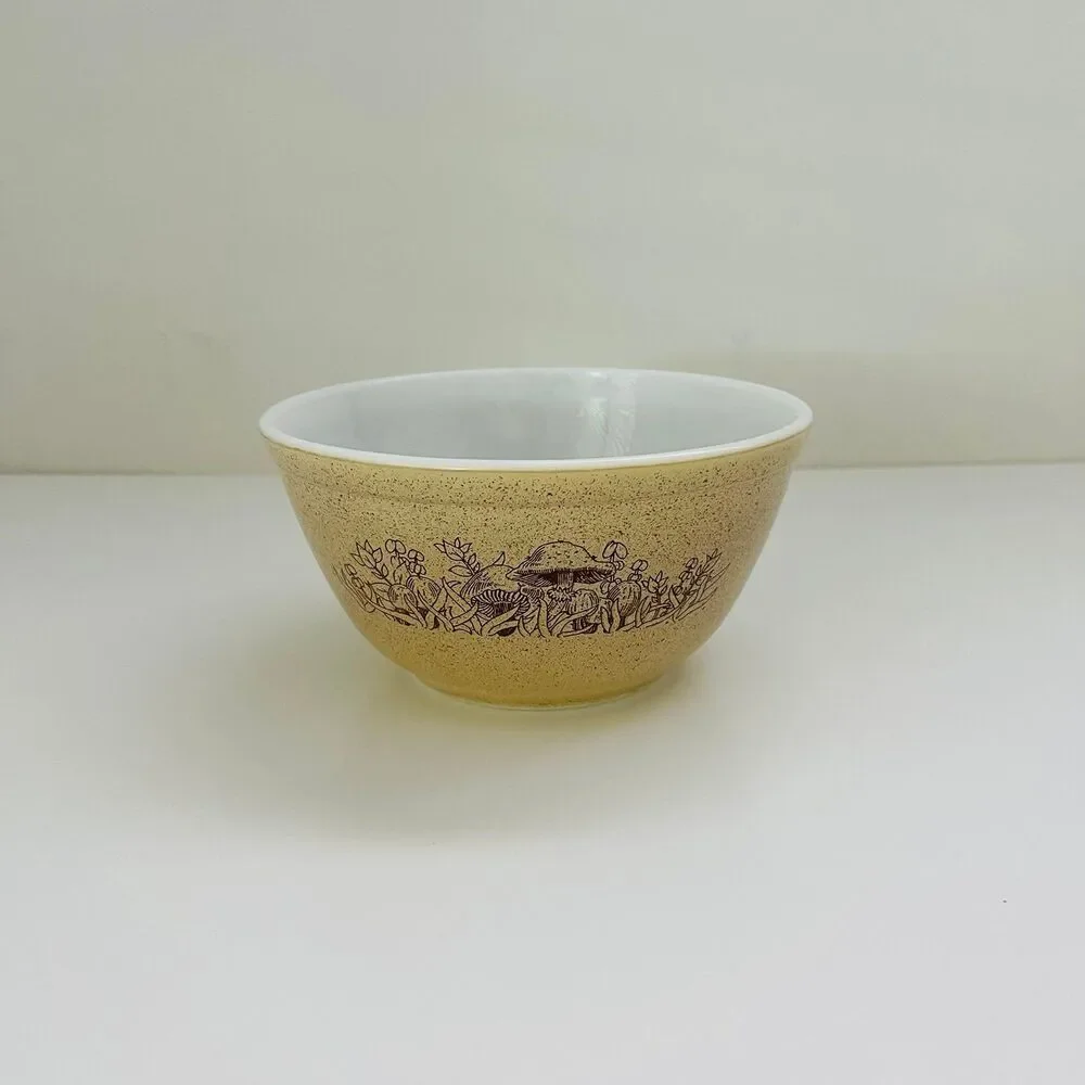 PYREX Speckled Beige Brown Mushrooms Forest Fancies 402 Mixing Bowl 1.5 Qt
